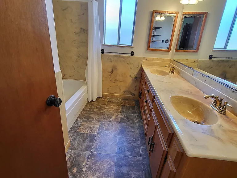 906 Balra Dr — Photo 23