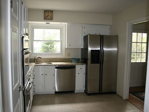 3rd image of 1903 Bridle Lane