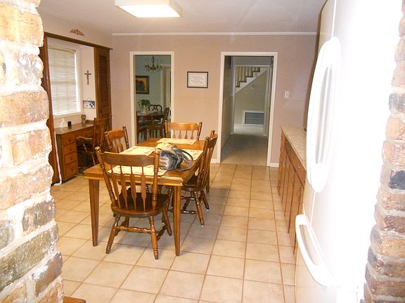 Eat-In Kitchen