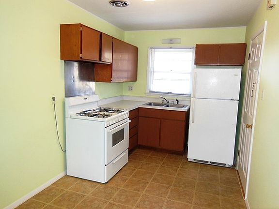 4th image of 128 Caroline Ct APT D