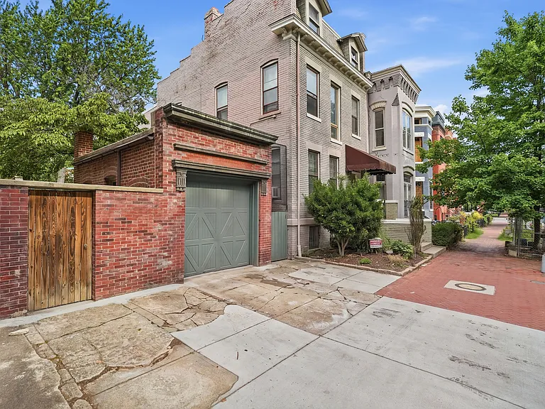 922 E Capitol St NE — Photo 6