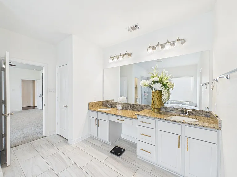 24711 Miltonwood St — Photo 23