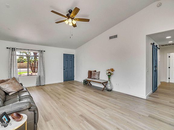 5th image of 1087 S JAMAICA Way