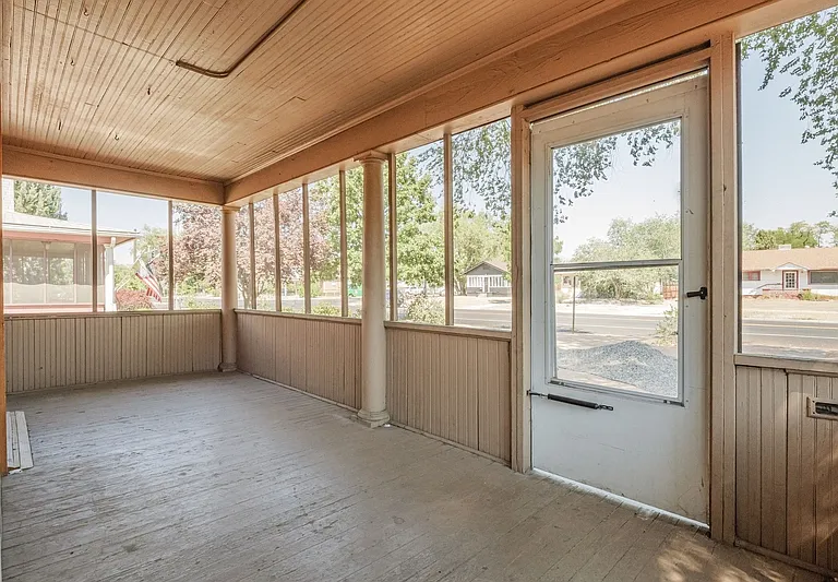 1219 Grand Ave — Photo 2