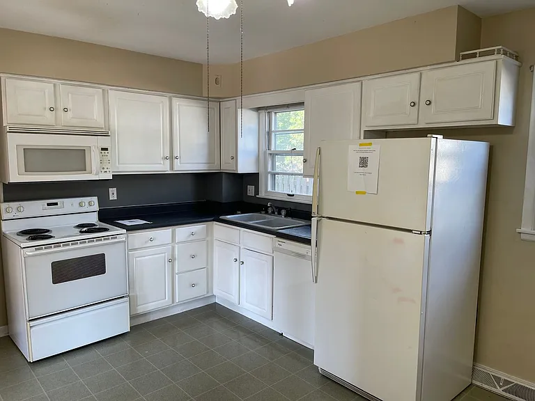 3615 Kennedy Dr — Photo 3