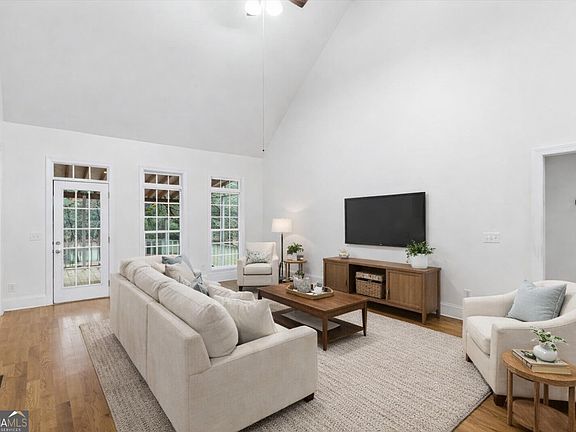 3rd image of 16 Quarter Horse Dr NW