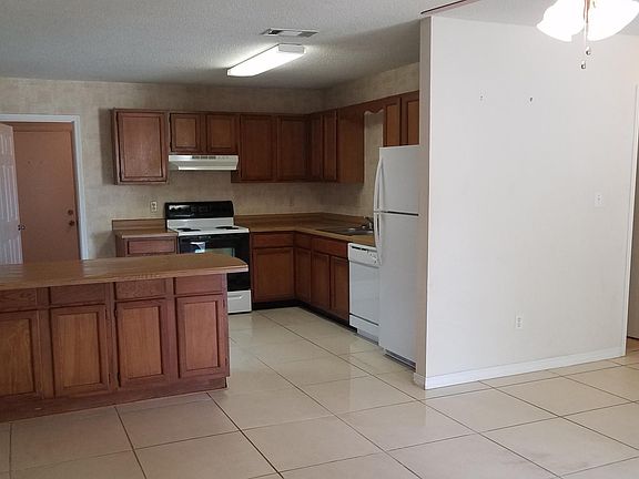 2nd image of 2867 Villa Woods Cir