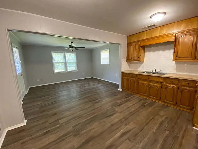 3824 James Ave — Photo 2