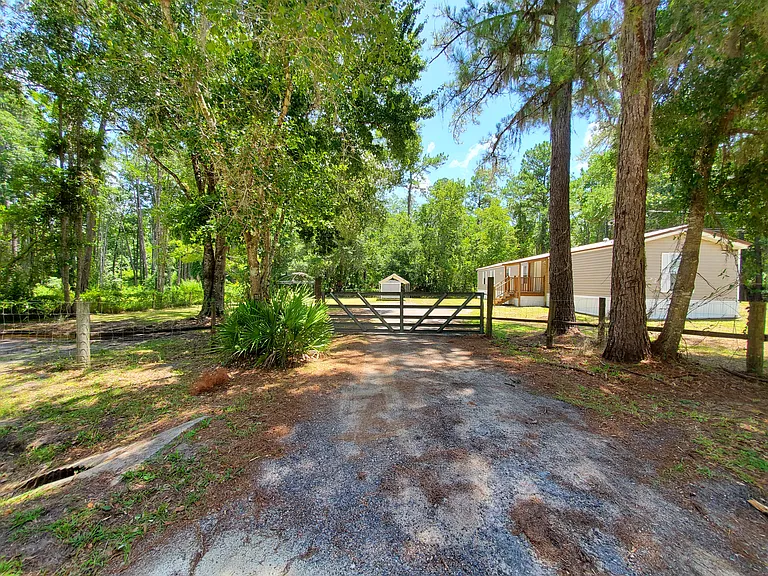 Hardpan Driveway & Gate