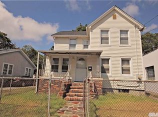 3 Ackerson St, Bay Shore, NY 11706