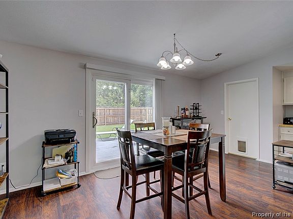 3rd image of 261 Windsor Castle Dr