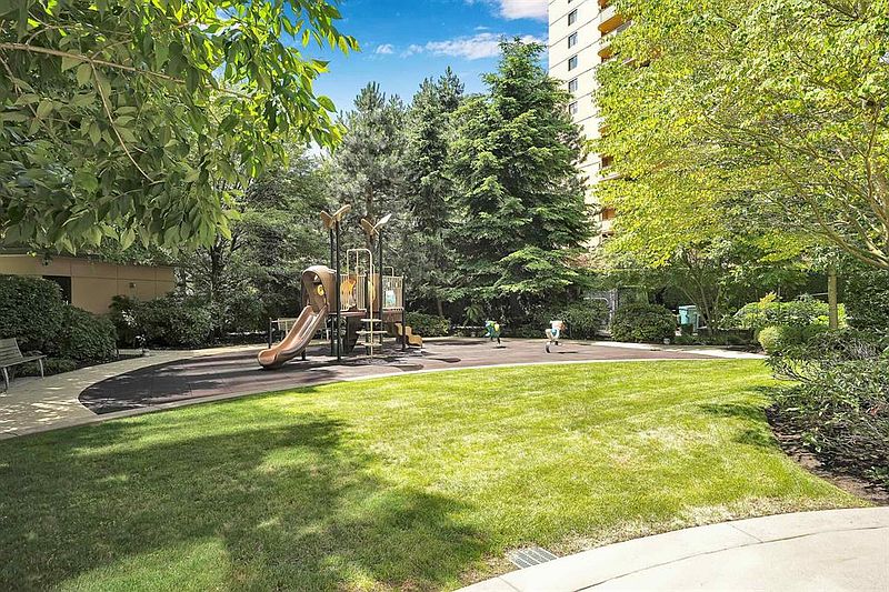 Burnaby Apartment for rent - 2 Bedrooms — photo 26