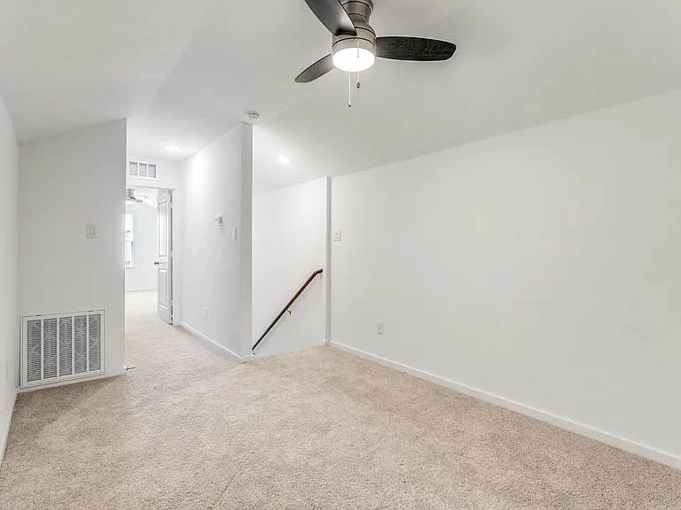 5010 Primrose Rdg — Photo 17