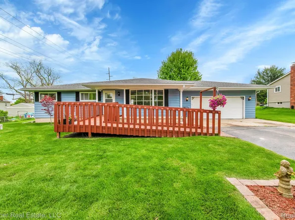 5466 Guyette St, Clarkston, MI 48346