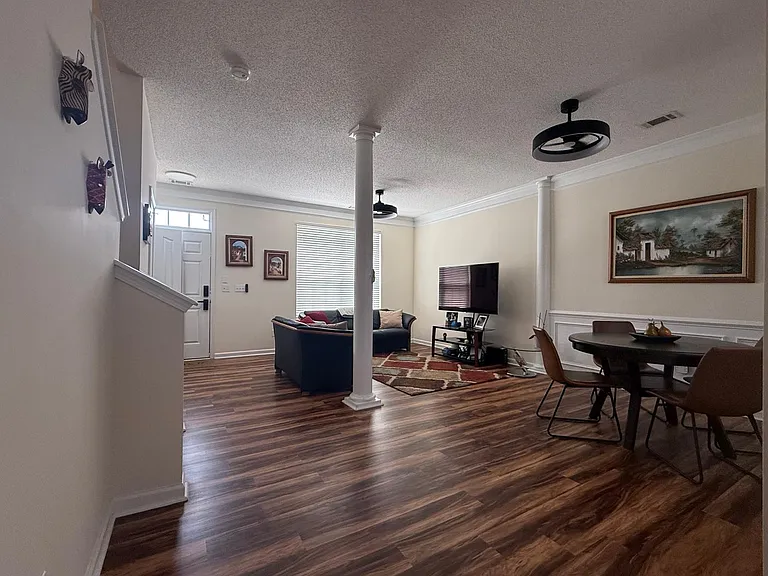 105 Cirrus Ct — Photo 2