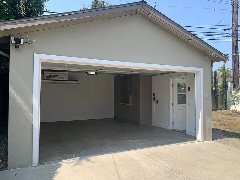 121 W Floral Ave — Photo 27