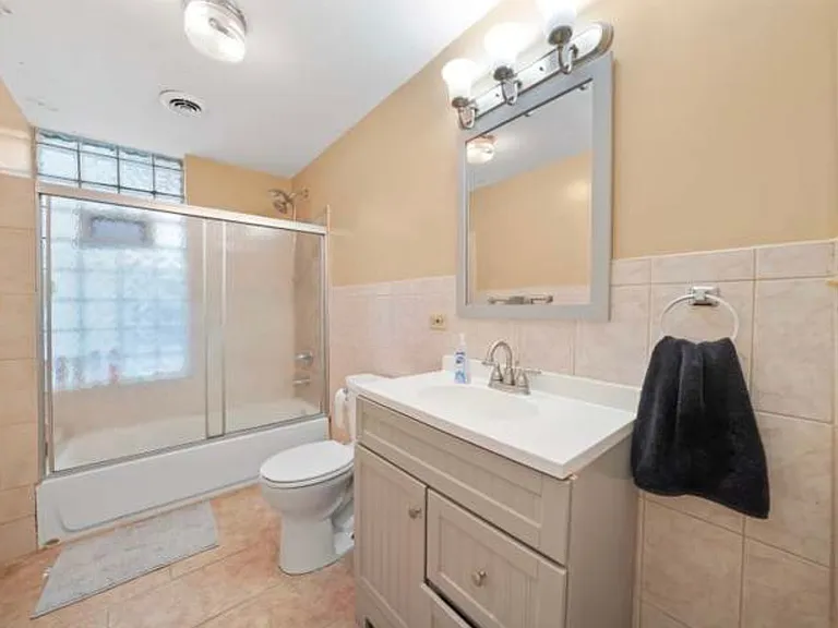 1642 N Campbell Ave #1 — Photo 8