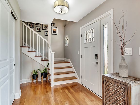 5th image of 1104 E Oxford Ln