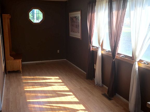 4th image of 416 4th Ave NE