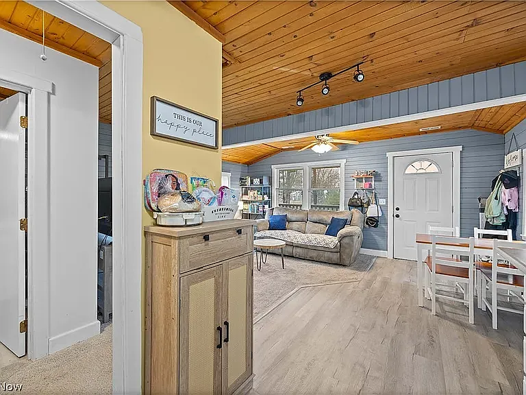 4556 Hawthorne Ave — Photo 11