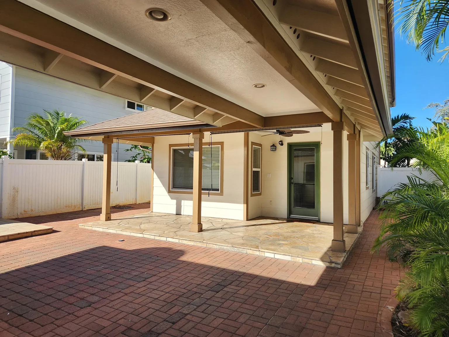 3 bed, 2.5 bath, 1380 sqft, $3,800 — Photo 3