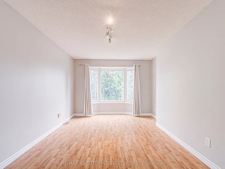 426 Parklane Rd — Photo 35