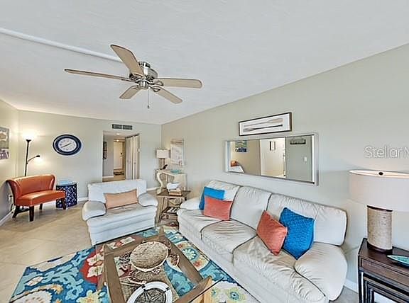 4th image of 19451 Gulf Blvd APT 417