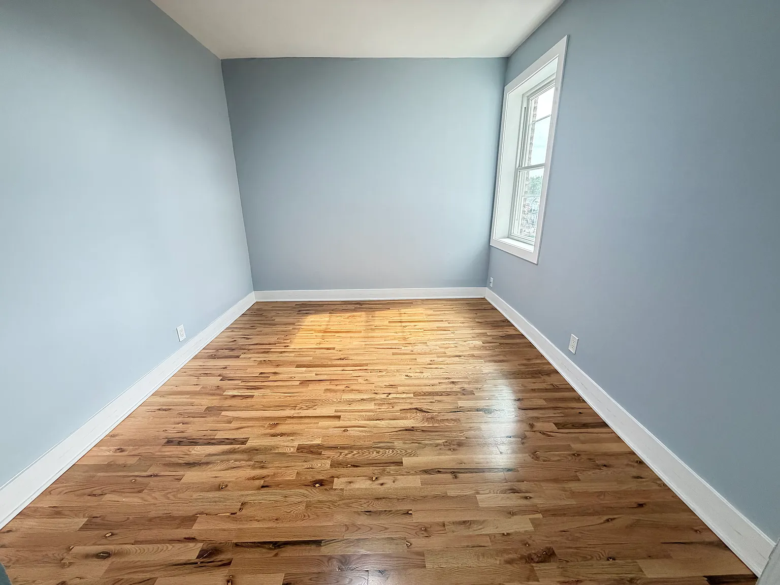 3 bed, 1100 sqft, $1,900 — Photo 4