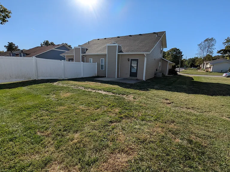 110 Weber Rd — Photo 28