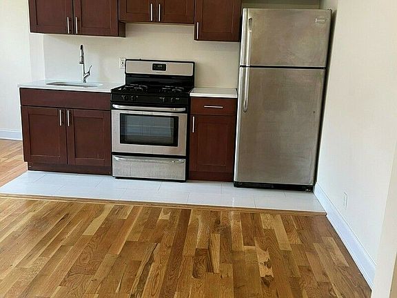 4th image of 400 W 128th St APT 42A