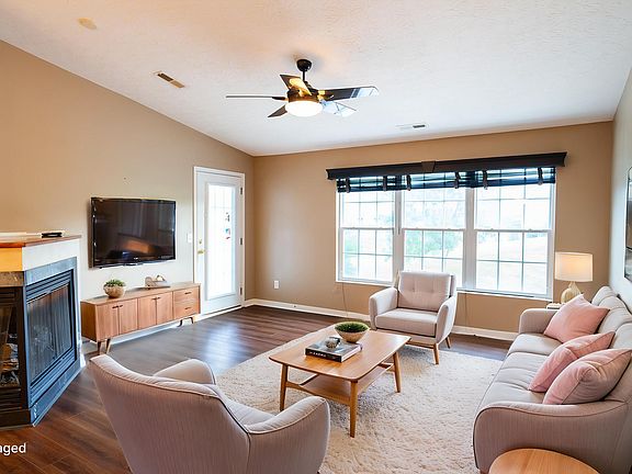 5th image of 1126 Periwinkle Dr