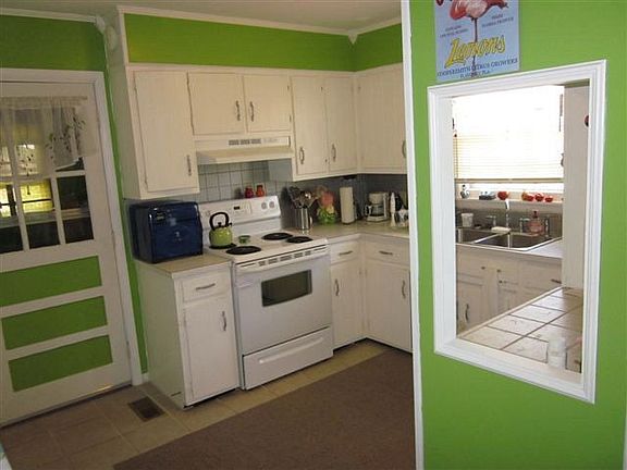 3rd image of 1406 Glenview Dr