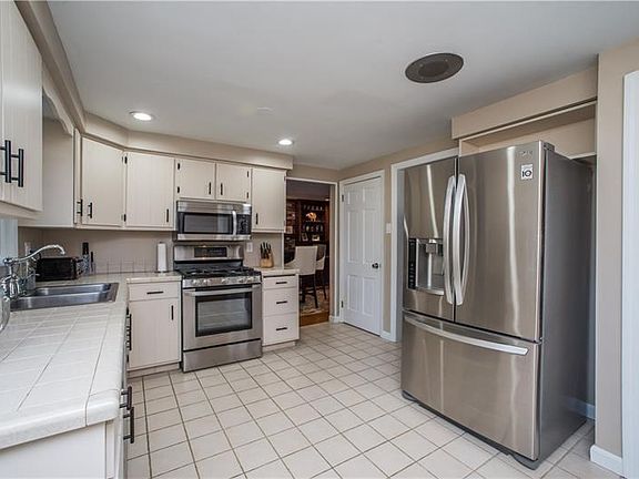 5th image of 6033 Great Dane Dr
