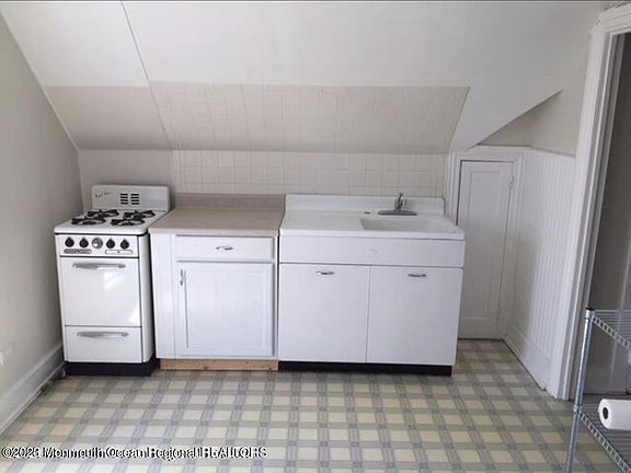 4th image of 62 Main Ave APT 3