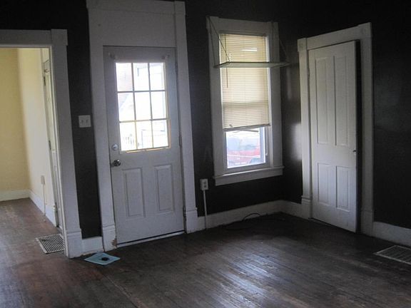 4th image of 260 Long St