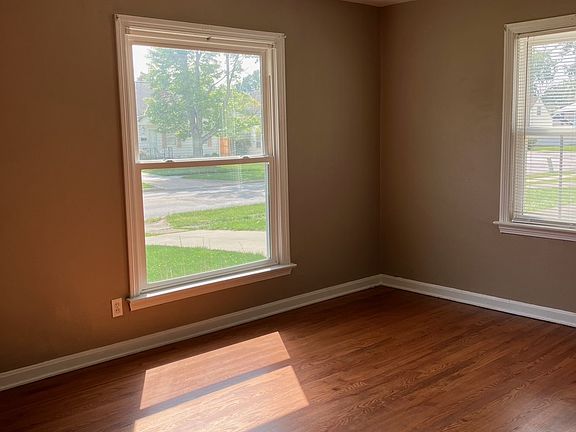 3rd image of 3156 Oakwood Dr