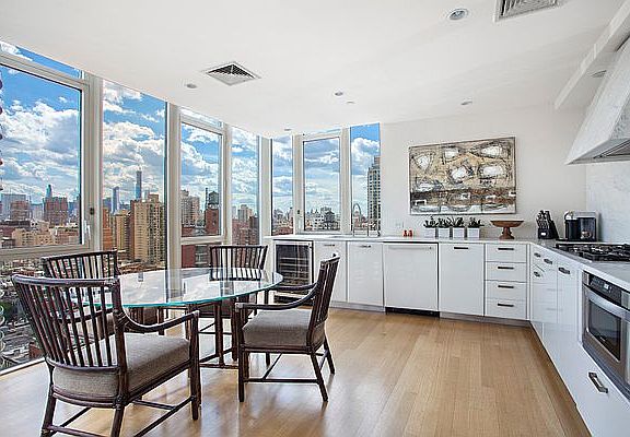 3rd image of 305 E 85th St Penthouse 21B