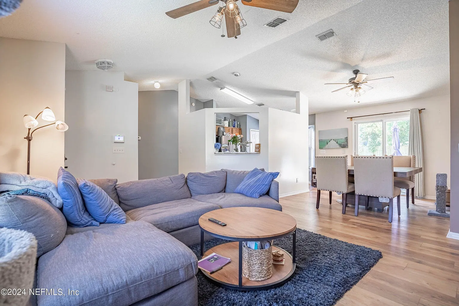 3 bed, 1215 sqft, $1,800 — Photo 2