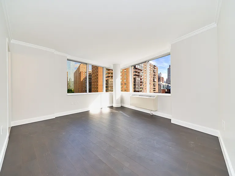 160 Riverside Blvd #9U — Photo 13