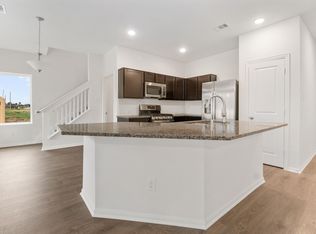 422 Magnolia Ln, Clute, TX 77531