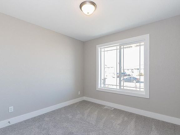 5th image of 113 NE Allison Ave