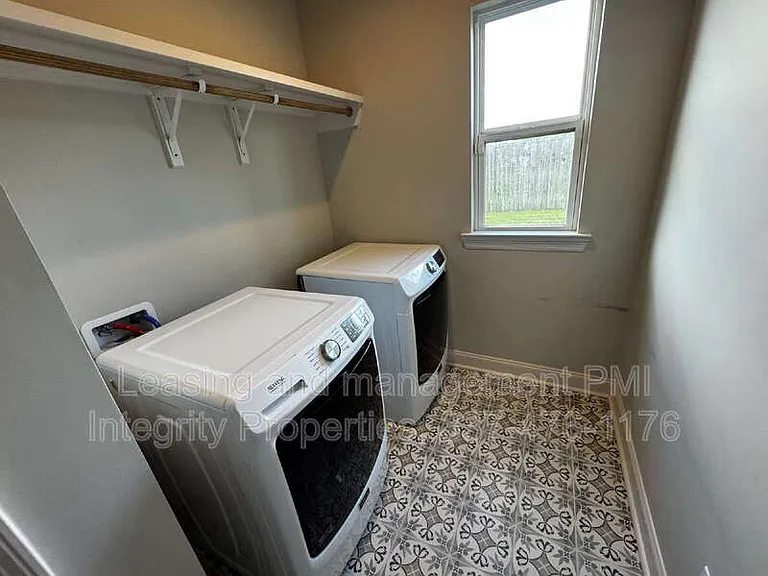 200 Tennyson Dr — Photo 19