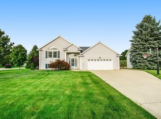 6329 Rush Creek Ct, Hudsonville, MI 49426