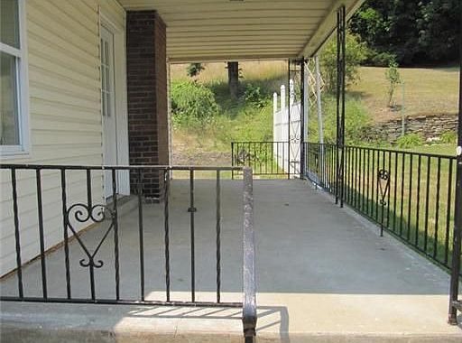 2nd image of 946 Saxonburg Blvd