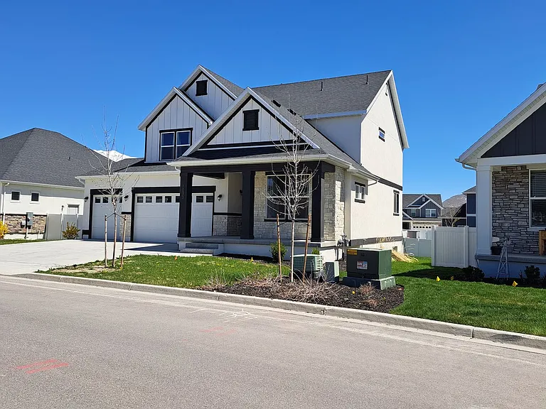 1033 S Vine St — Photo 3