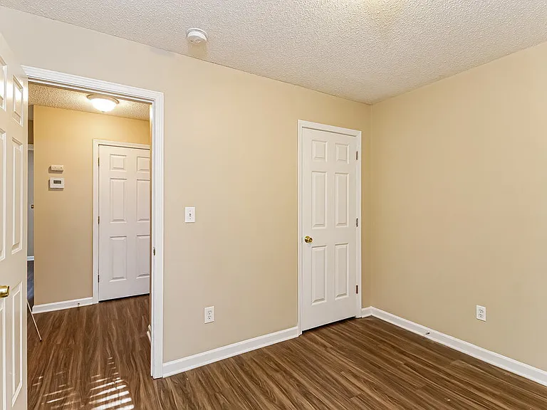 330 W Holt St — Photo 11