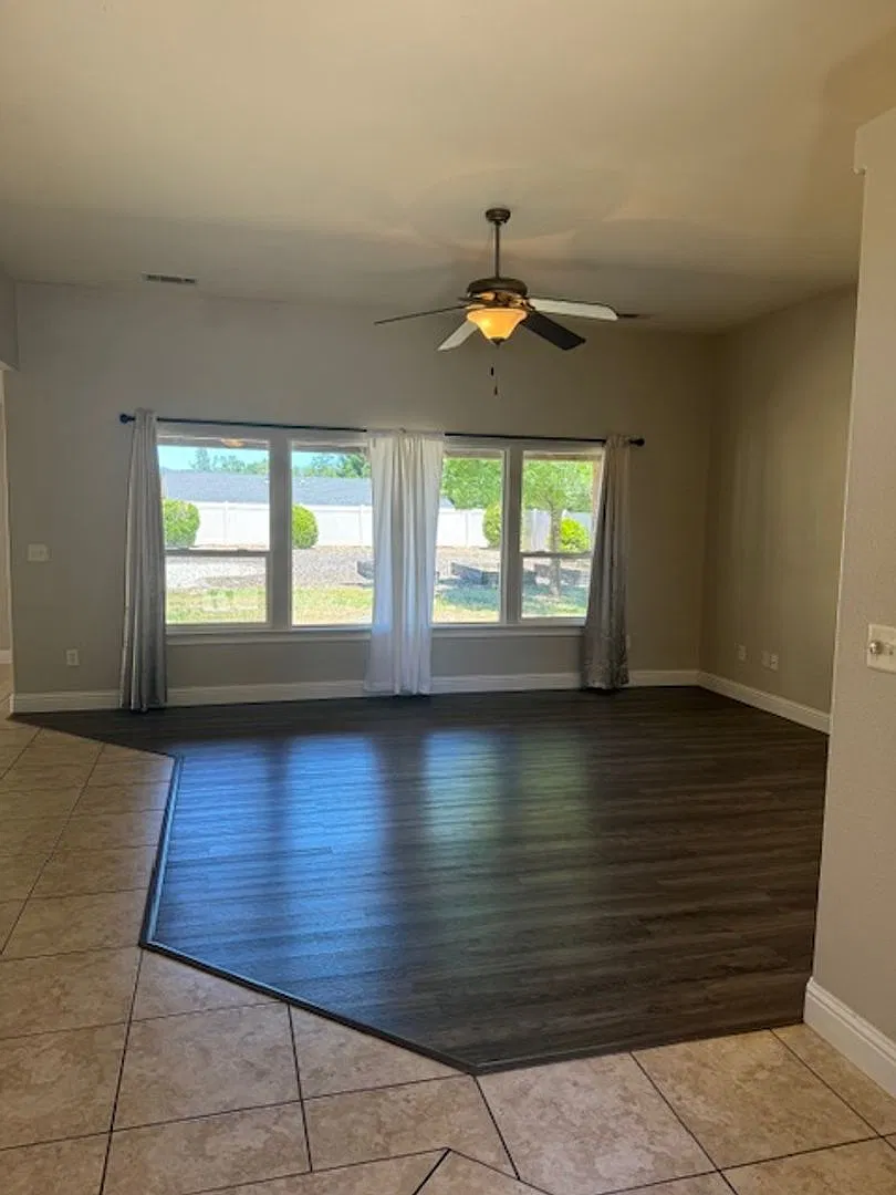 3 Bedroom Shasta Lake Home with Large Fenced Back Yard- Pets Considered — Photo 4