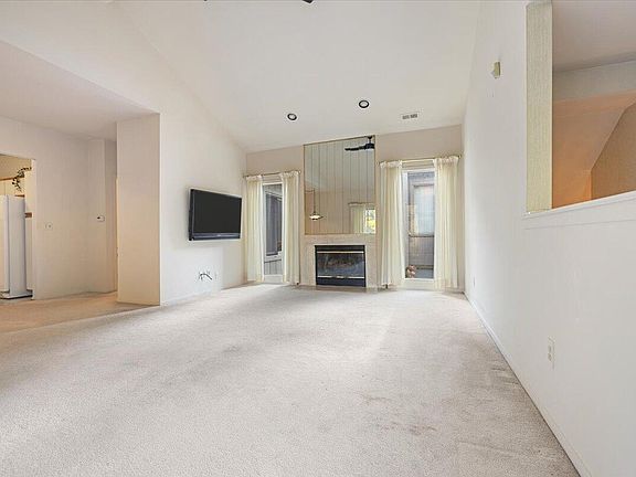 4th image of 29321 Laurel Dr