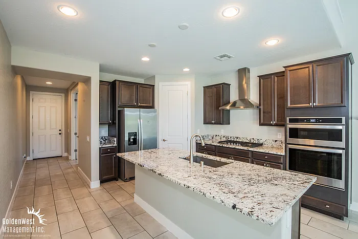 4 bed, 3.5 bath, 2610 sqft, $2,800 — Photo 3