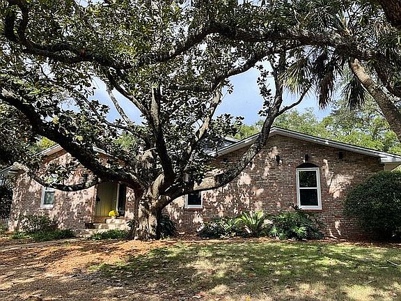 2nd image of 4 Pinetree Dr